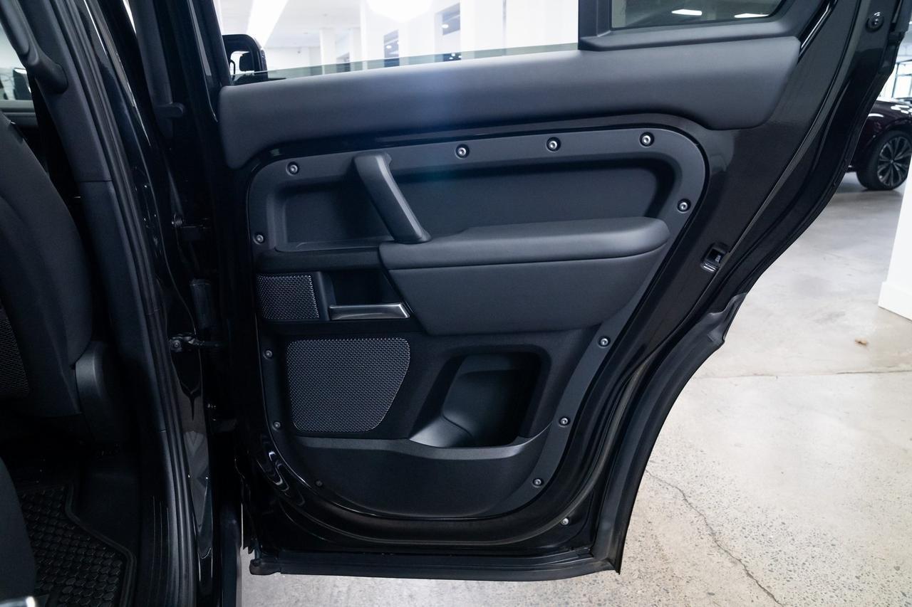 2023 Land Rover Defender 110 V8 1 Owner Vented Seats Adaptive Suspension Portland OR