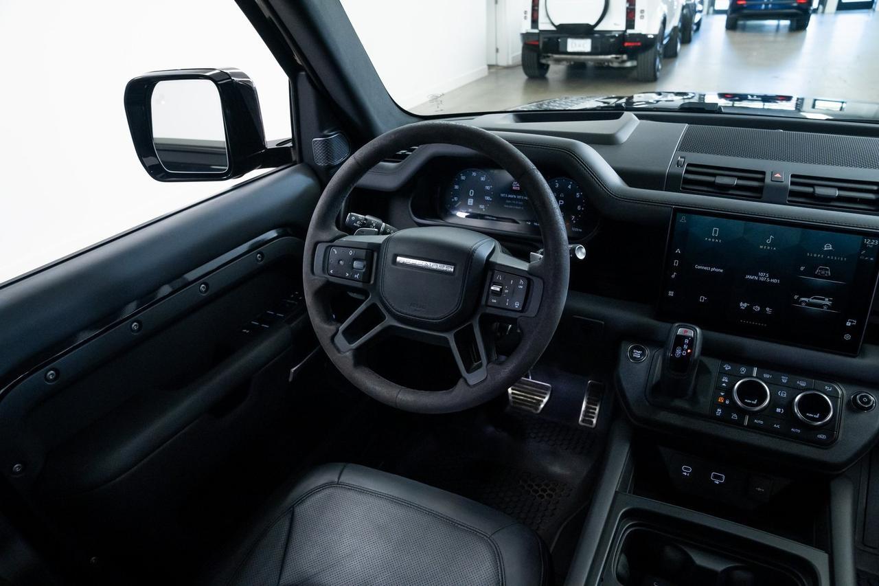 2023 Land Rover Defender 110 V8 1 Owner Vented Seats Adaptive Suspension Portland OR
