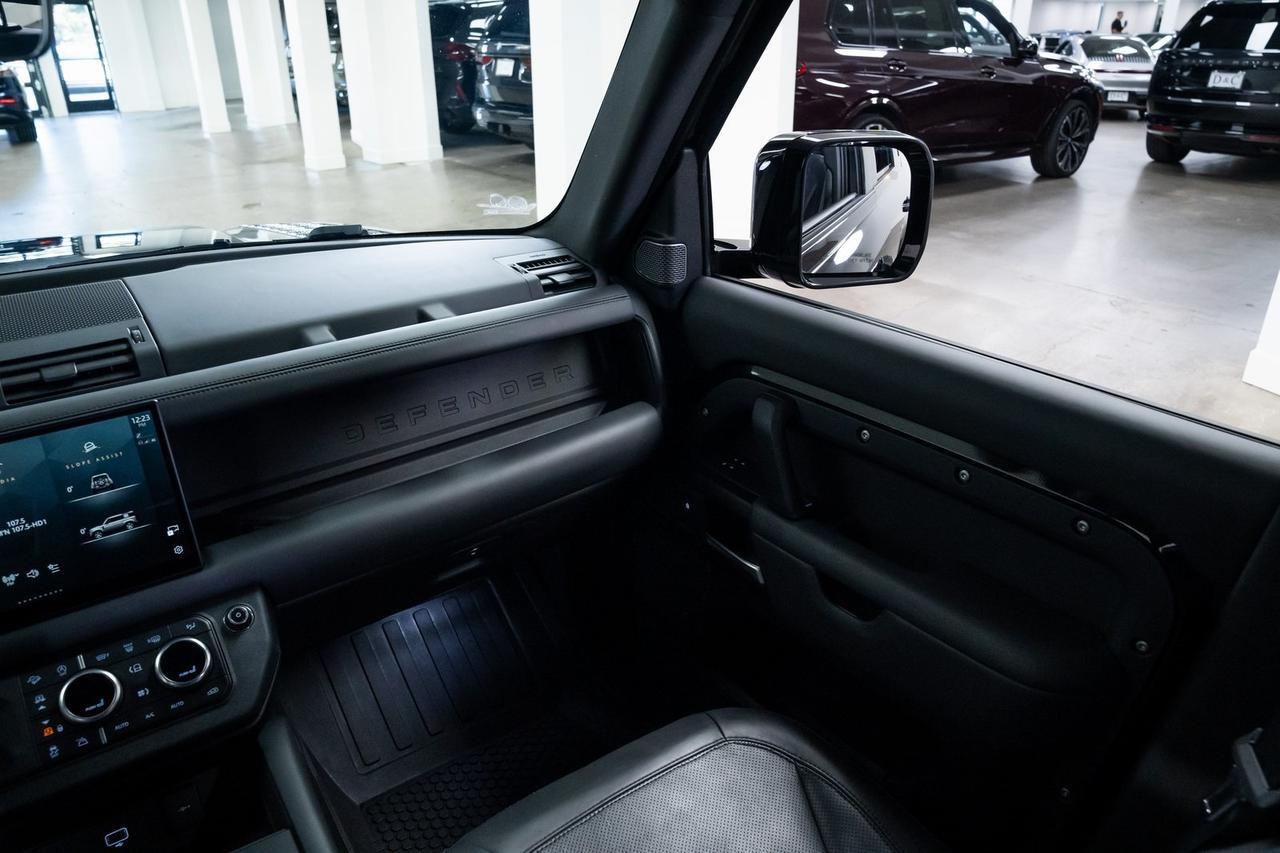 2023 Land Rover Defender 110 V8 1 Owner Vented Seats Adaptive Suspension Portland OR