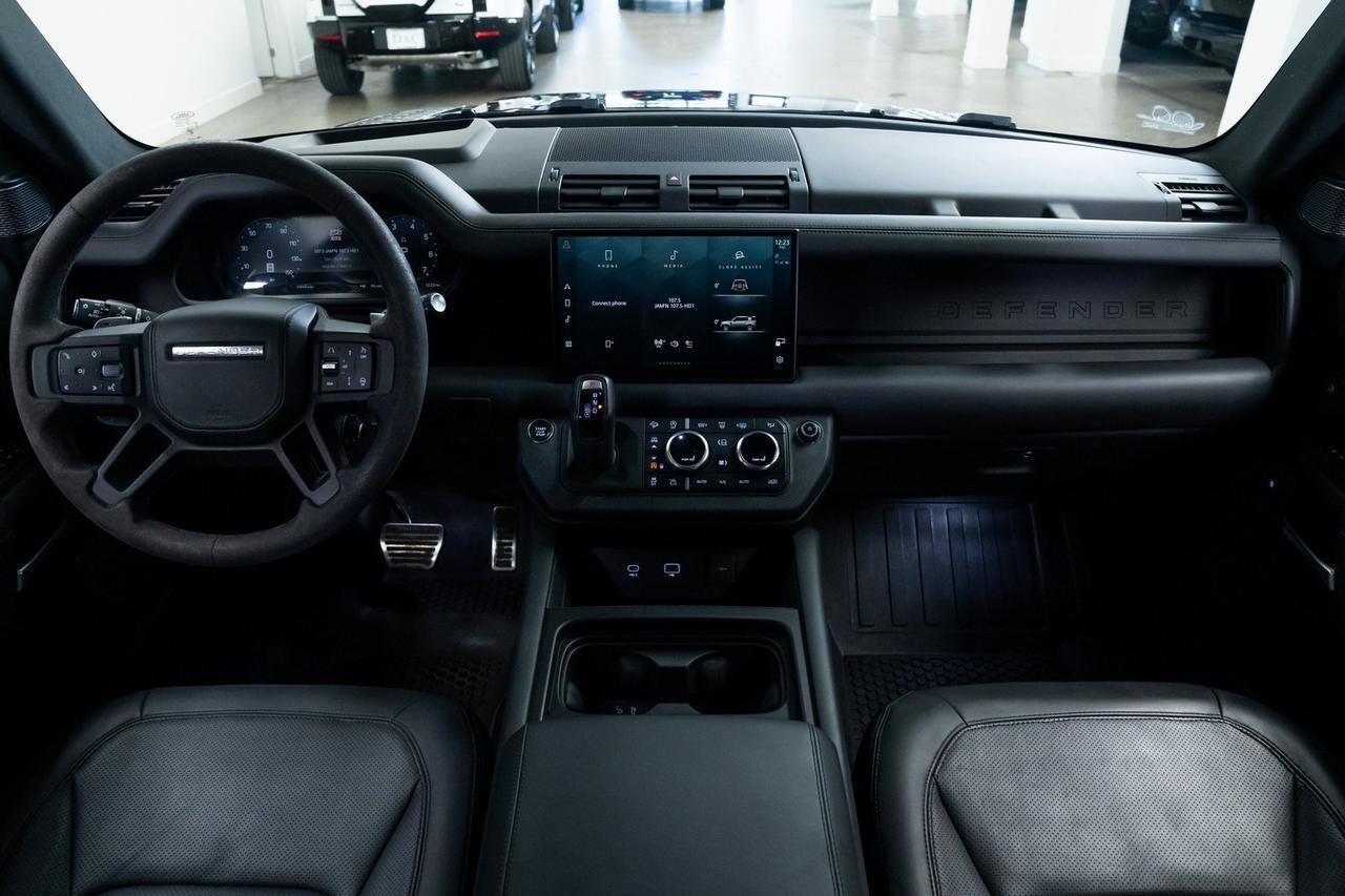 2023 Land Rover Defender 110 V8 1 Owner Vented Seats Adaptive Suspension Portland OR