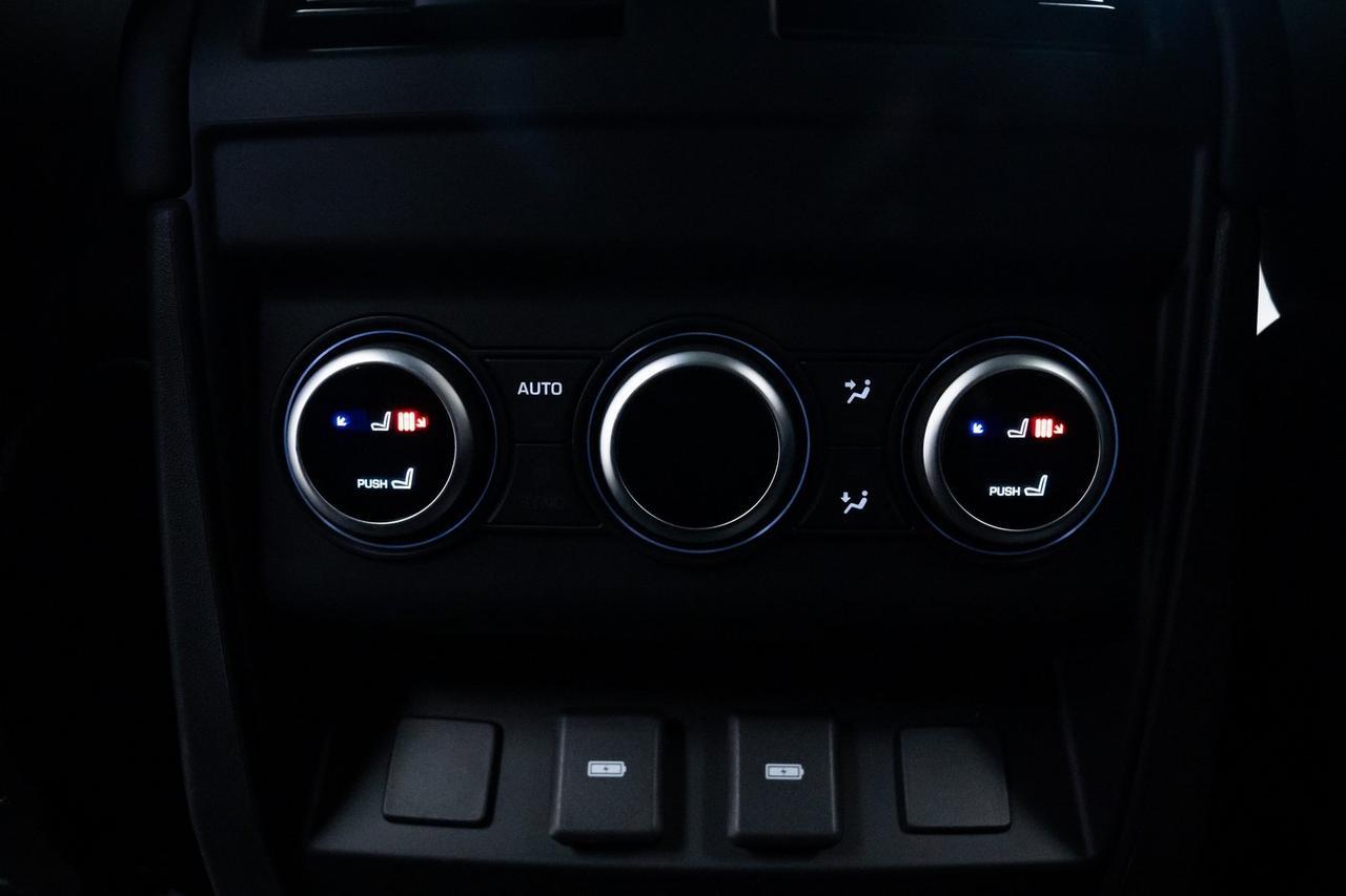 2023 Land Rover Defender 110 V8 1 Owner Vented Seats Adaptive Suspension Portland OR