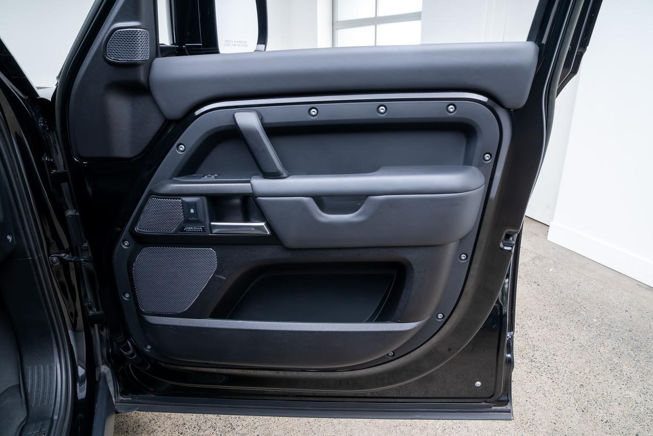 2023 Land Rover Defender 110 V8 3rd Row Seats / Meridian Audio Portland OR