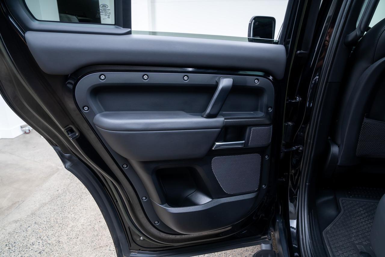 2023 Land Rover Defender 110 V8 3rd Row Seats / Meridian Audio Portland OR