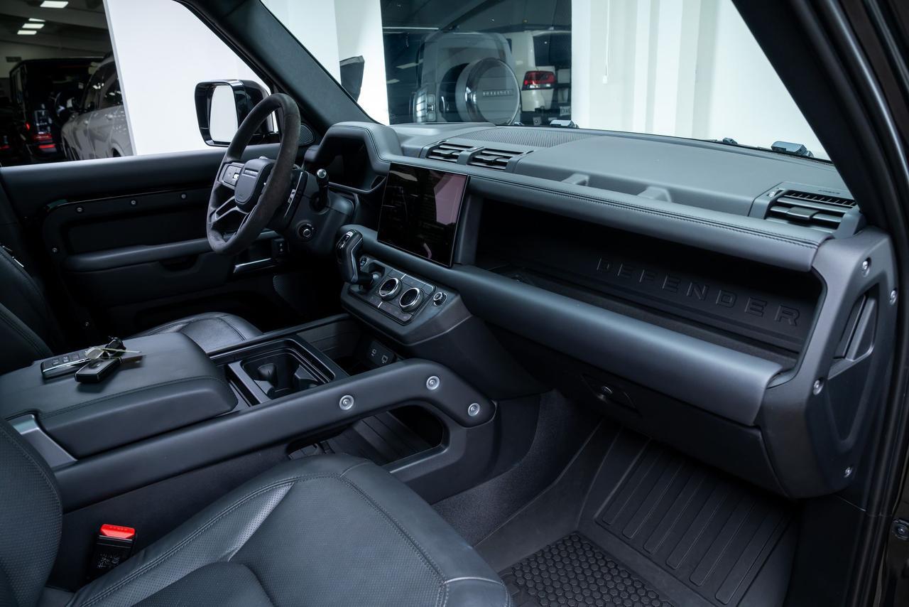 2023 Land Rover Defender 110 V8 3rd Row Seats / Meridian Audio Portland OR