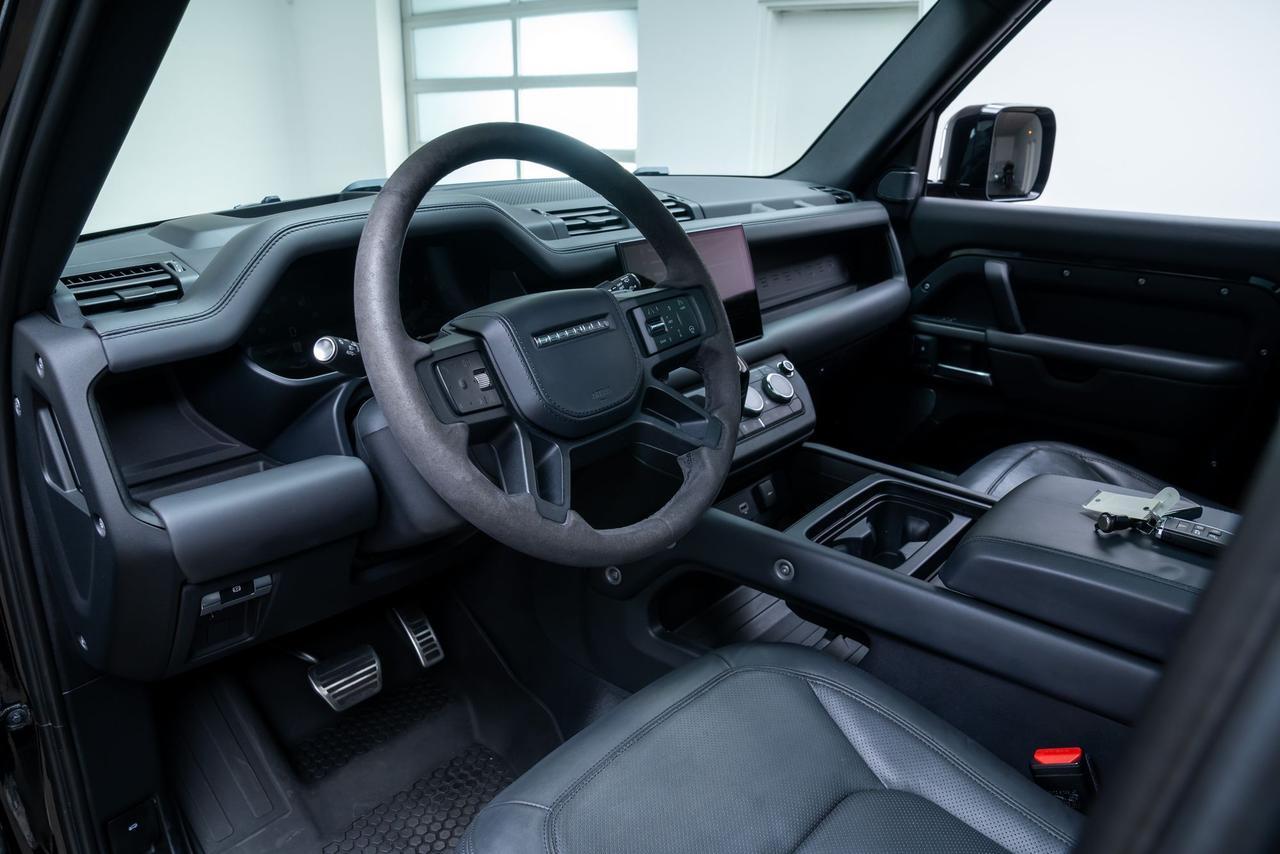 2023 Land Rover Defender 110 V8 3rd Row Seats / Meridian Audio Portland OR
