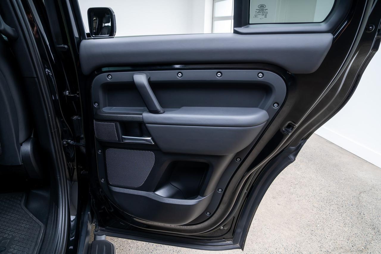 2023 Land Rover Defender 110 V8 3rd Row Seats / Meridian Audio Portland OR