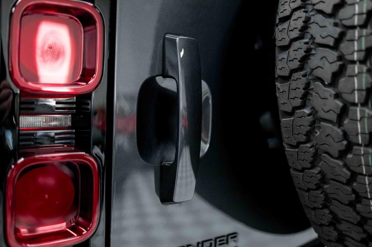 2023 Land Rover Defender 110 X-Dynamic SE Marietta GA