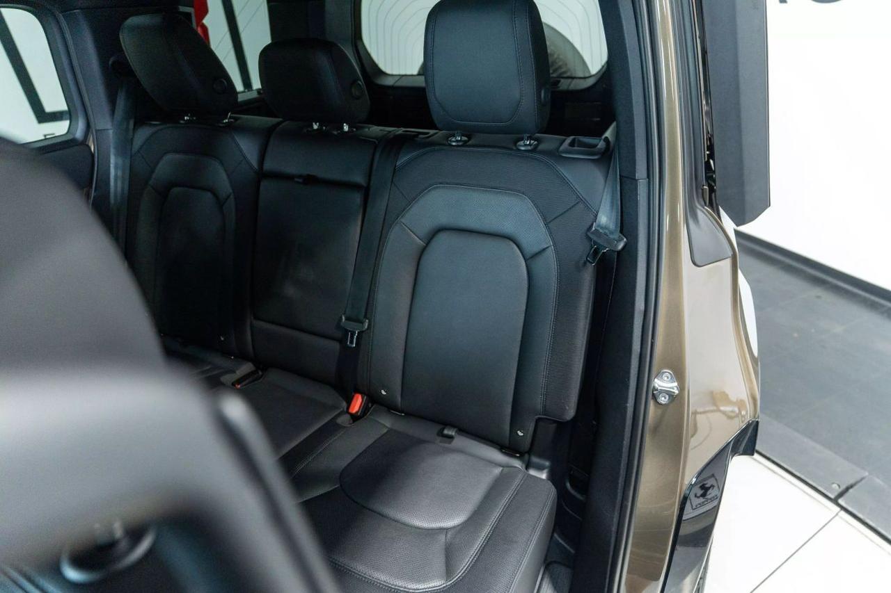 2023 Land Rover Defender 110 X-Dynamic SE Sport Utility 4D St. Louis MO