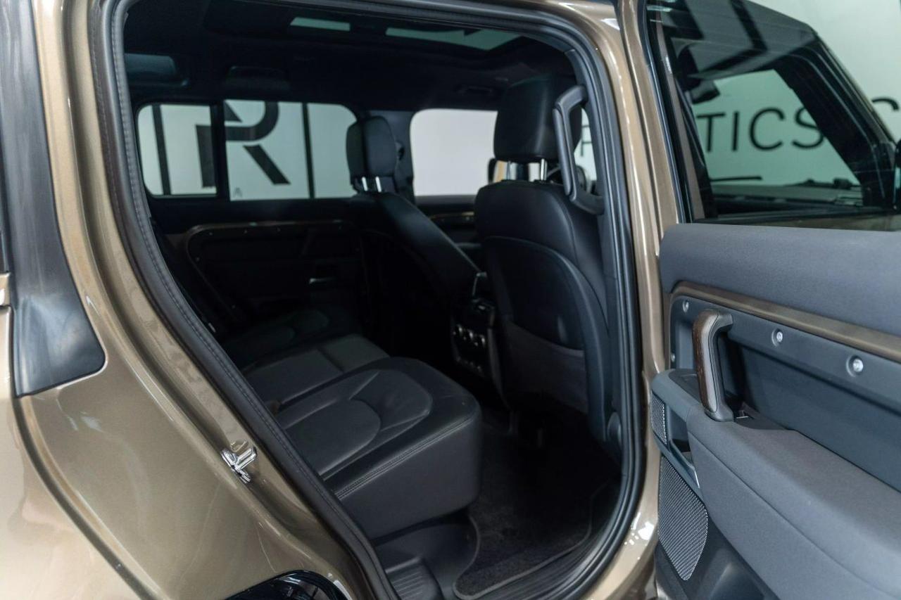 2023 Land Rover Defender 110 X-Dynamic SE Sport Utility 4D St. Louis MO