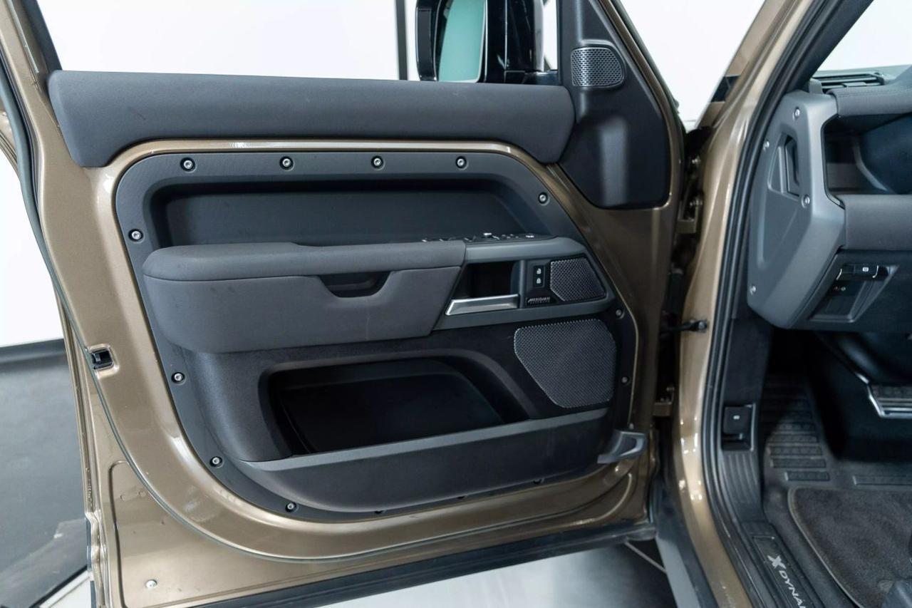 2023 Land Rover Defender 110 X-Dynamic SE Sport Utility 4D St. Louis MO