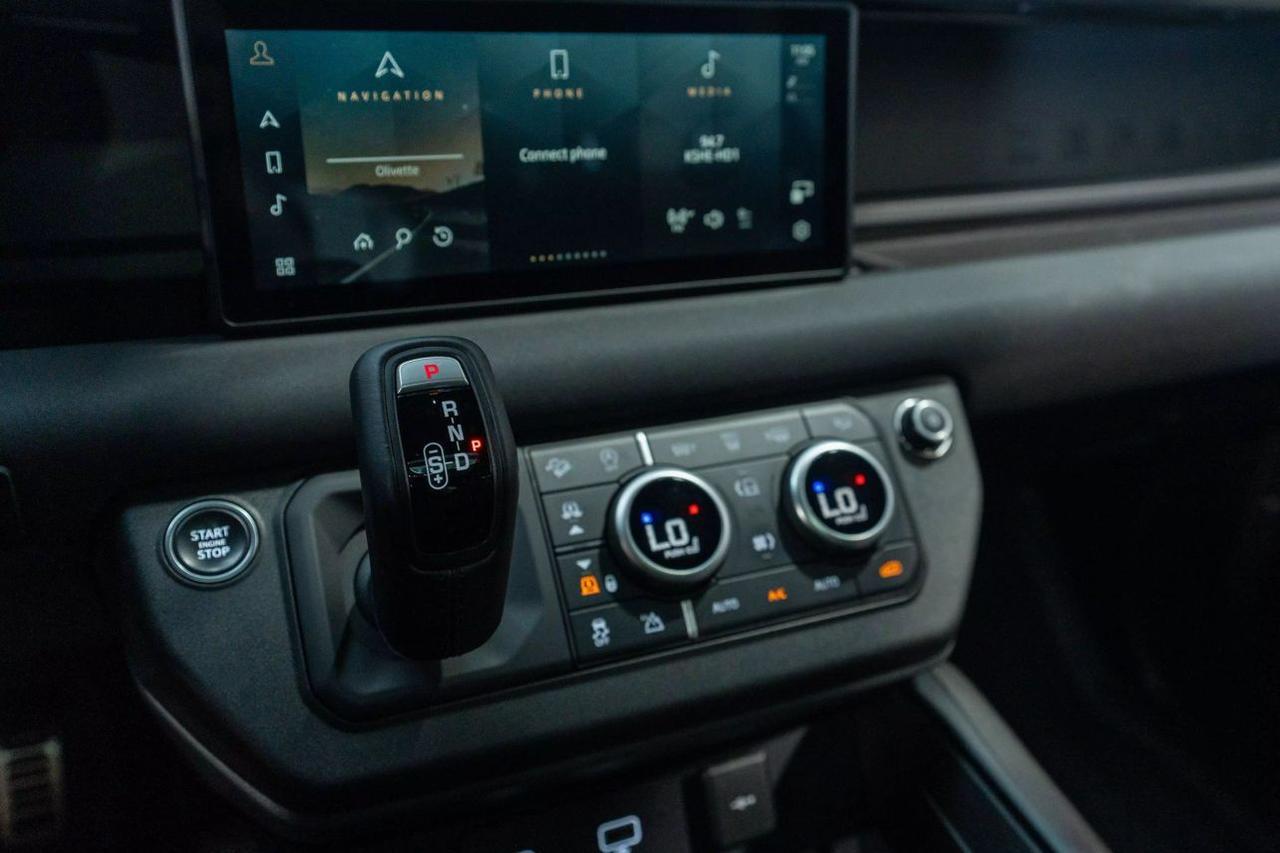 2023 Land Rover Defender 110 X-Dynamic SE Sport Utility 4D St. Louis MO