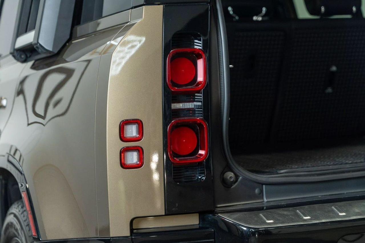 2023 Land Rover Defender 110 X-Dynamic SE Sport Utility 4D St. Louis MO