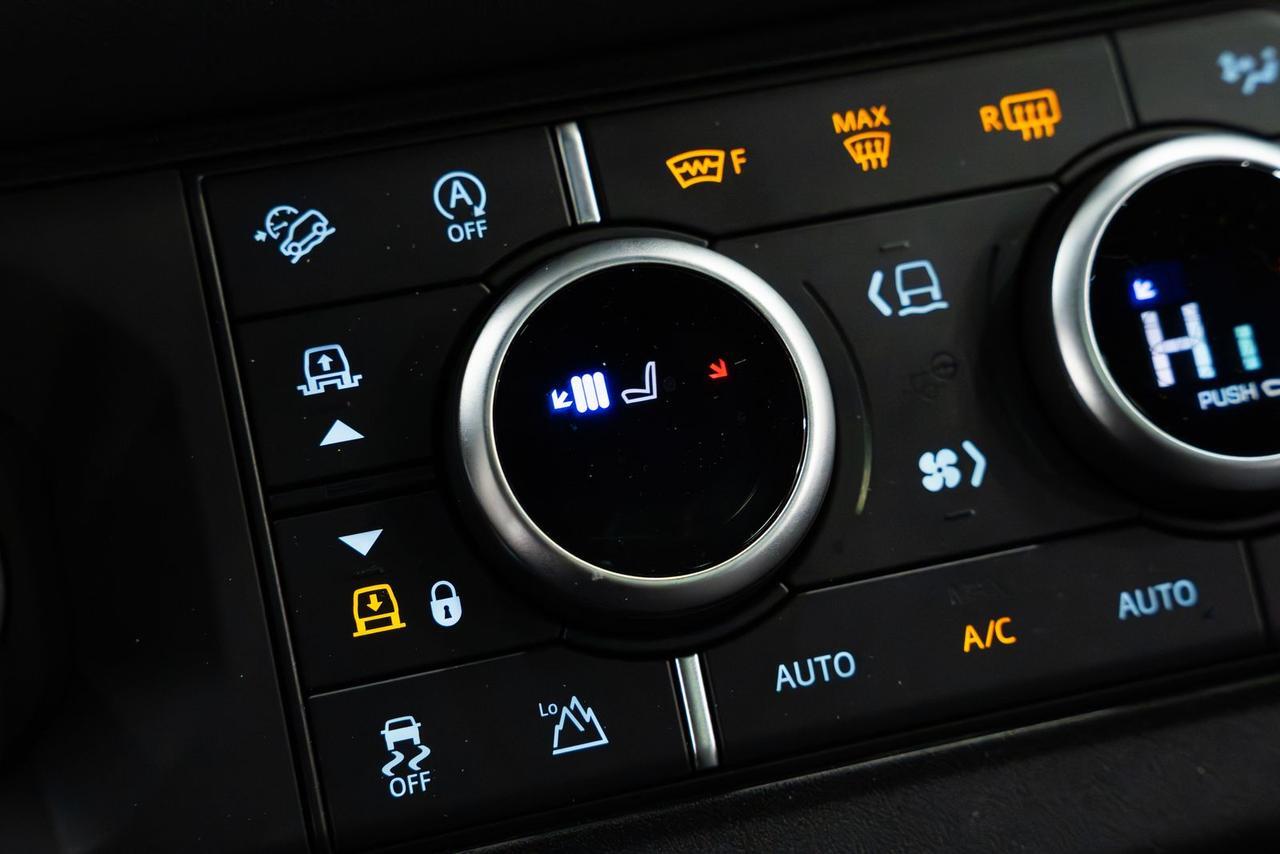 2023 Land Rover Defender SE - Photo 13