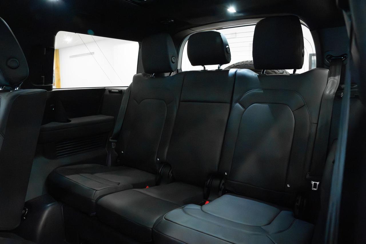 2023 Land Rover Defender SE - Photo 21