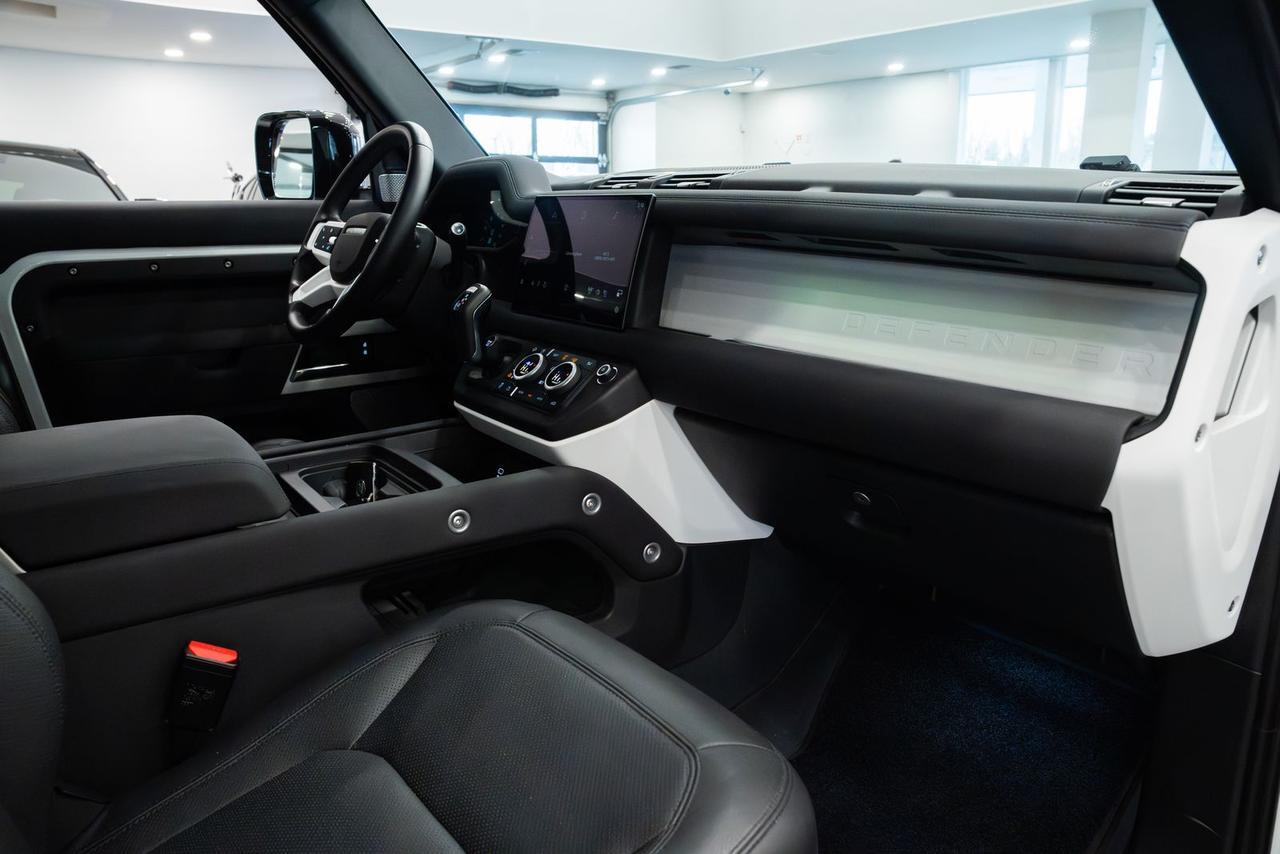 2023 Land Rover Defender SE - Photo 26