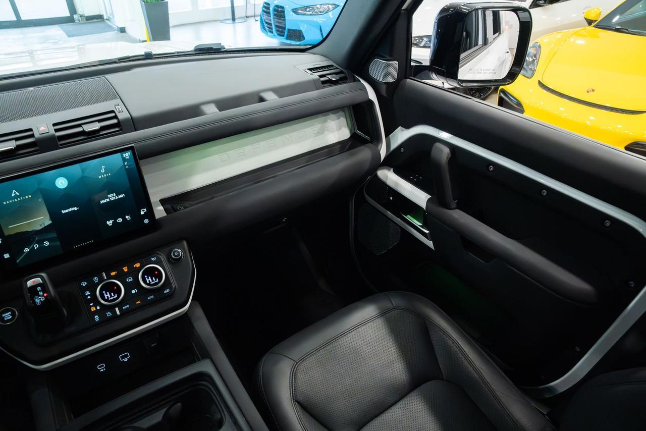2023 Land Rover Defender SE - Photo 10