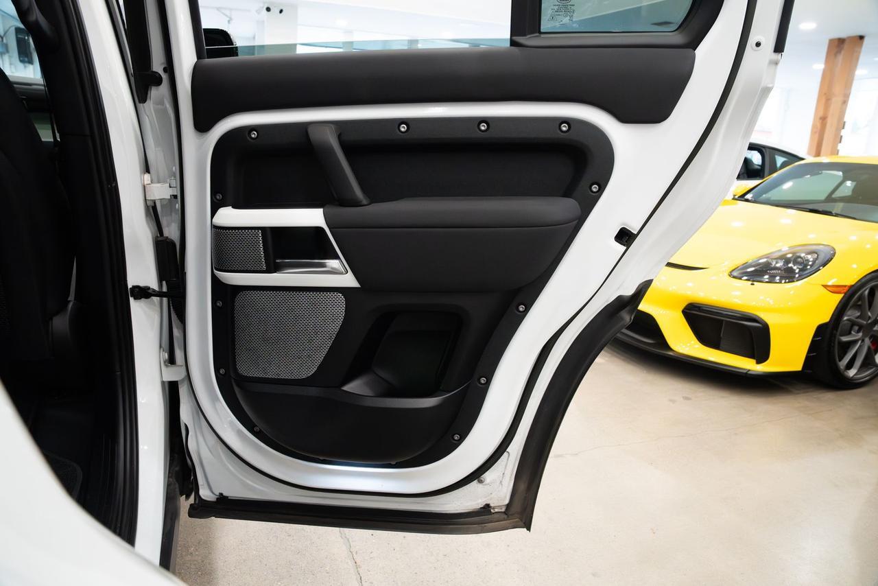 2023 Land Rover Defender SE - Photo 22