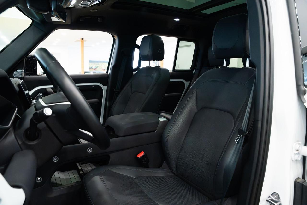 2023 Land Rover Defender SE - Photo 17