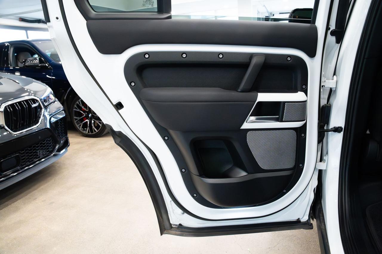 2023 Land Rover Defender SE - Photo 19