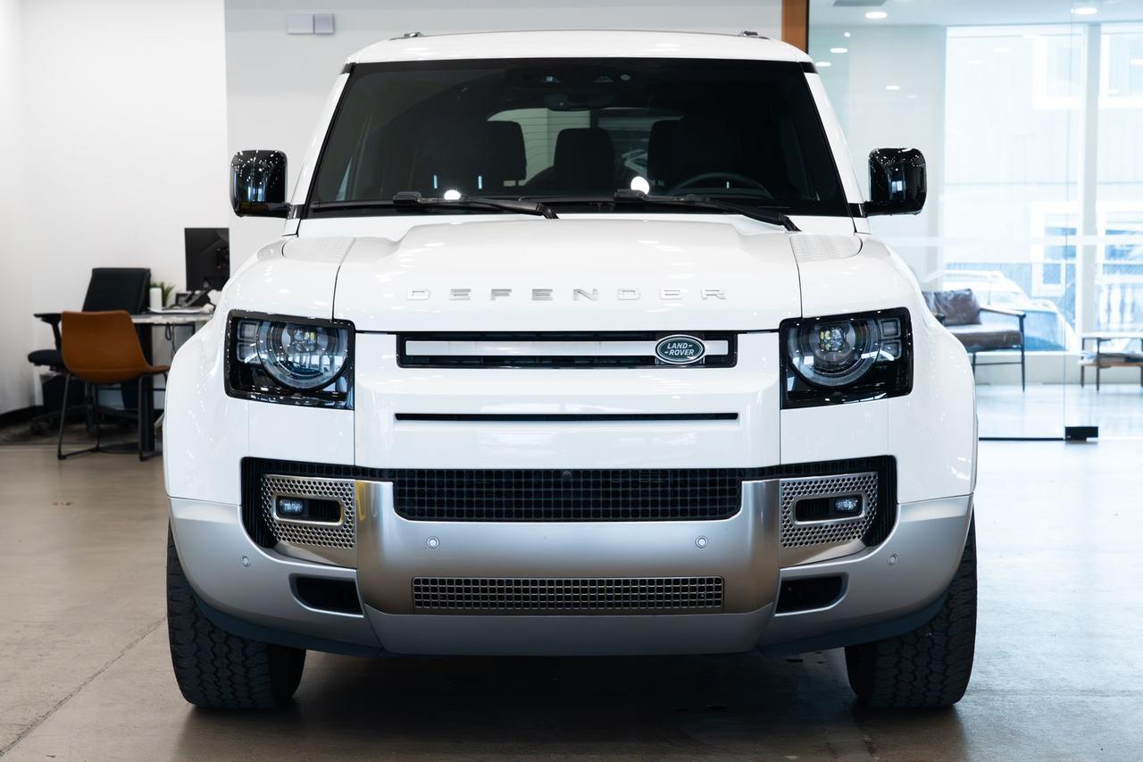 2023 Land Rover Defender 130 SE