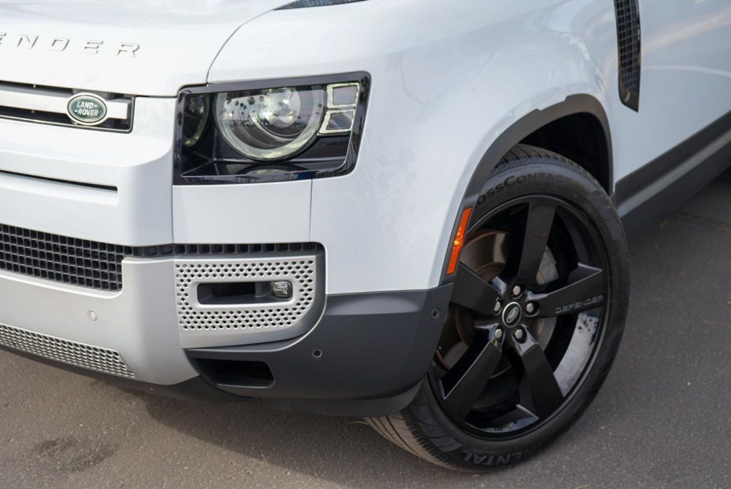 2023 Land Rover Defender 130 SE
