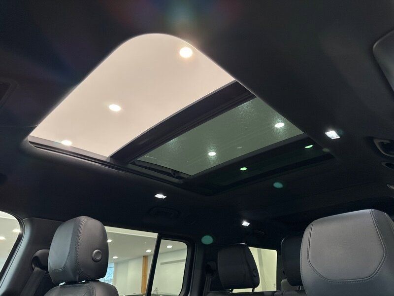 2023 Land Rover Defender 130 X-Dynamic SE Gladstone OR