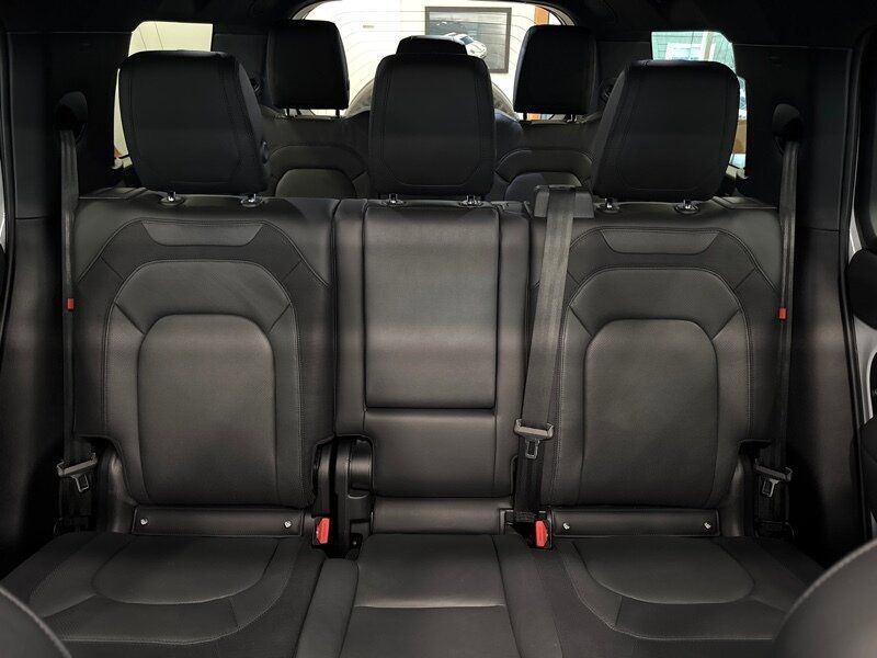 2023 Land Rover Defender 130 X-Dynamic SE Gladstone OR