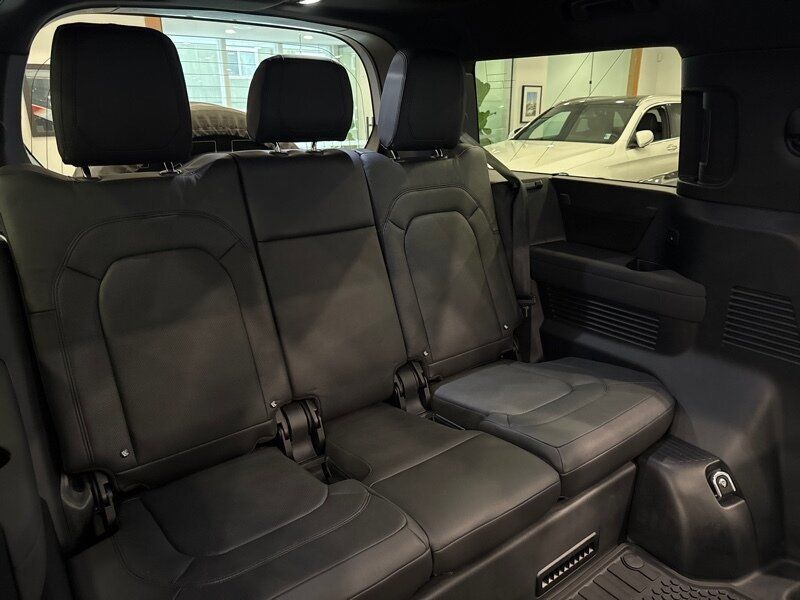 2023 Land Rover Defender 130 X-Dynamic SE Gladstone OR