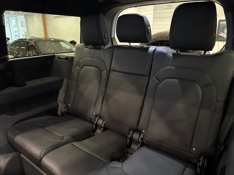 2023 Land Rover Defender 130 X-Dynamic SE Gladstone OR