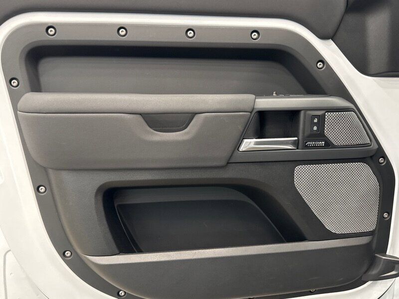 2023 Land Rover Defender 130 X-Dynamic SE Gladstone OR