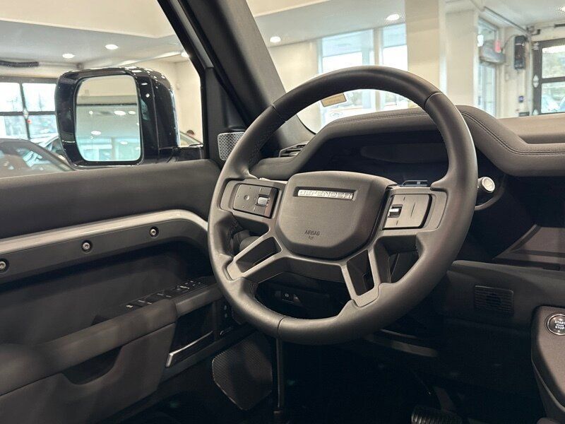 2023 Land Rover Defender 130 X-Dynamic SE Gladstone OR