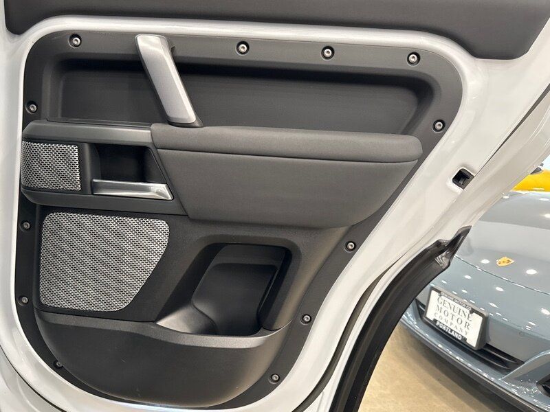 2023 Land Rover Defender 130 X-Dynamic SE Gladstone OR