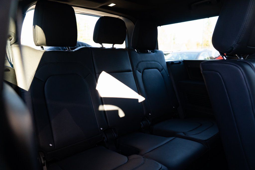 2023 Land Rover Defender 130 X-Dynamic SE Milwaukie OR