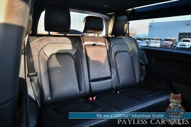 2023 Land Rover Defender 90 SE / AWD / Off Road Pkg / Air Suspension / Heated Leather Seats & Steering Wheel / NAV / Sunroof / Meridian Speakers / Adaptive Cruise / Lane Depart & Blind Spot / Apple CarPlay & Android Auto / 1-Owner Anchorage AK