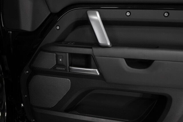 2023 Land Rover Defender 90 V8 ($113,390 MSRP) *ONLY 7500 MILES* *CUSTOM WHEELS* *BLACKOUT PACKAGE* San Diego CA