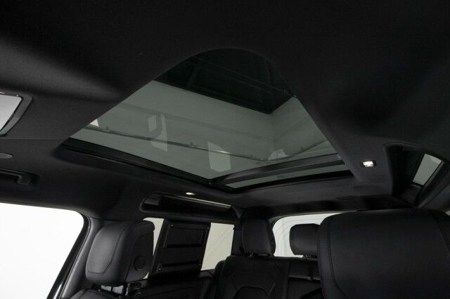 2023 Land Rover Defender 90 V8 ($113,390 MSRP) *ONLY 7500 MILES* *CUSTOM WHEELS* *BLACKOUT PACKAGE* San Diego CA