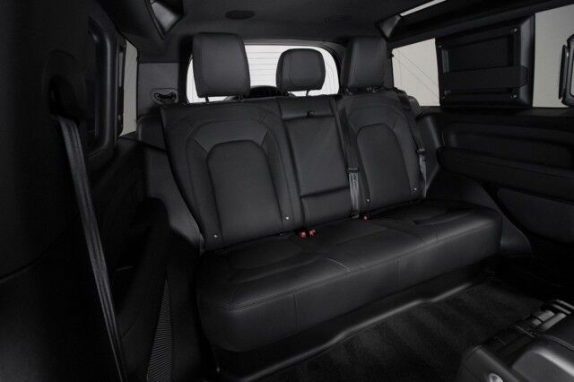 2023 Land Rover Defender 90 V8 ($113,390 MSRP) *ONLY 7500 MILES* *CUSTOM WHEELS* *BLACKOUT PACKAGE* San Diego CA