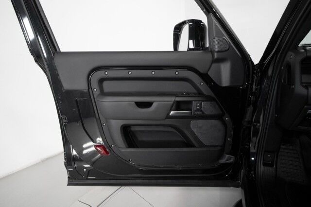 2023 Land Rover Defender 90 V8 ($113,390 MSRP) *ONLY 7500 MILES* *CUSTOM WHEELS* *BLACKOUT PACKAGE* San Diego CA