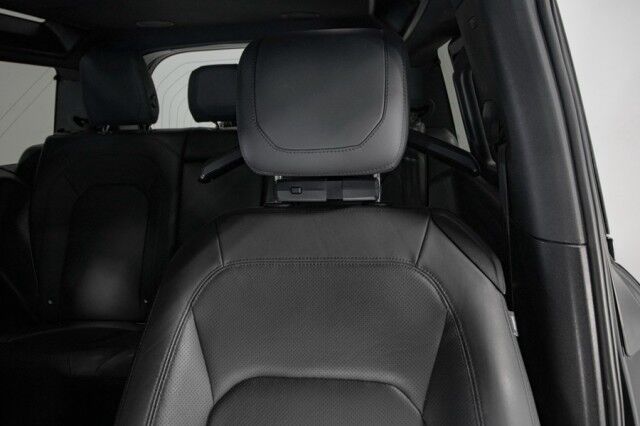 2023 Land Rover Defender 90 V8 ($113,390 MSRP) *ONLY 7500 MILES* *CUSTOM WHEELS* *BLACKOUT PACKAGE* San Diego CA