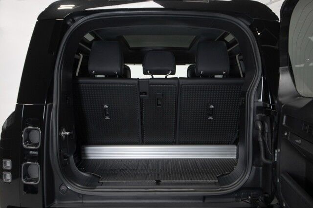 2023 Land Rover Defender 90 V8 ($113,390 MSRP) *ONLY 7500 MILES* *CUSTOM WHEELS* *BLACKOUT PACKAGE* San Diego CA