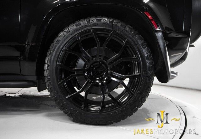 2023 Land Rover Defender 90 V8 ($113,390 MSRP) *ONLY 7500 MILES* *CUSTOM WHEELS* *BLACKOUT PACKAGE* San Diego CA