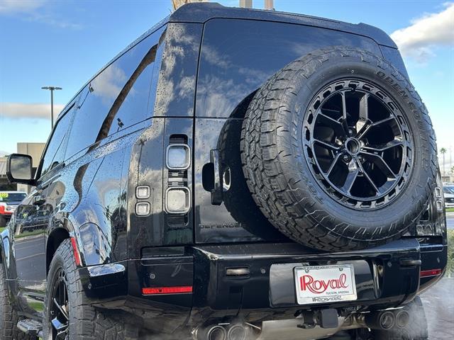 2023 Land Rover Defender 90 V8