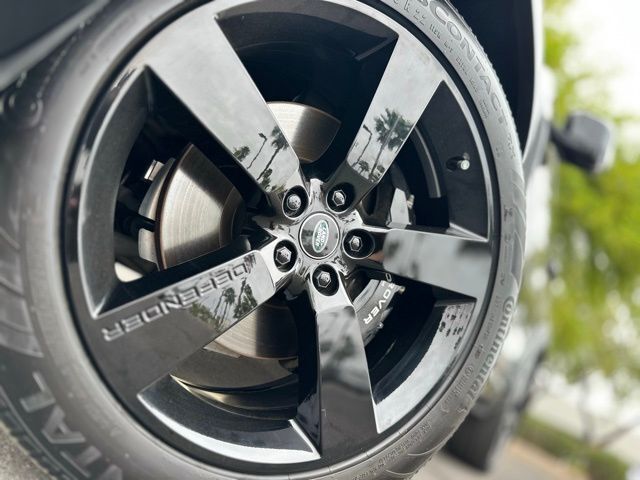 2023 Land Rover Defender 90 V8