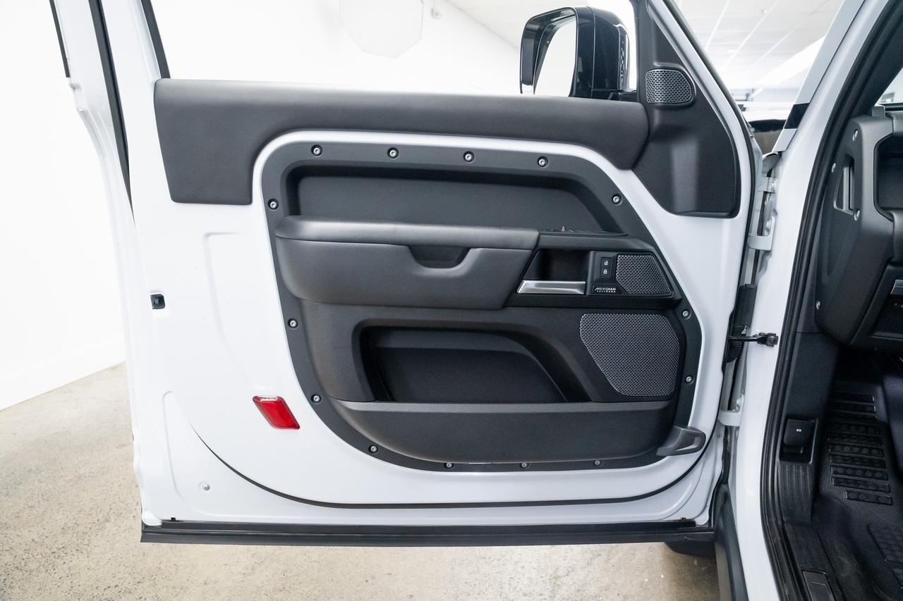 2023 Land Rover Defender 90 V8 Vented Seats Extended Black Exterior Package Portland OR