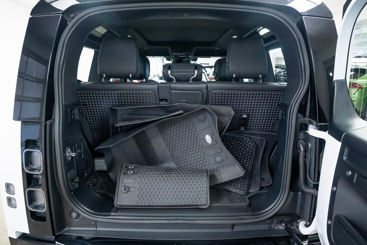 2023 Land Rover Defender 90 V8 Vented Seats Extended Black Exterior Package Portland OR