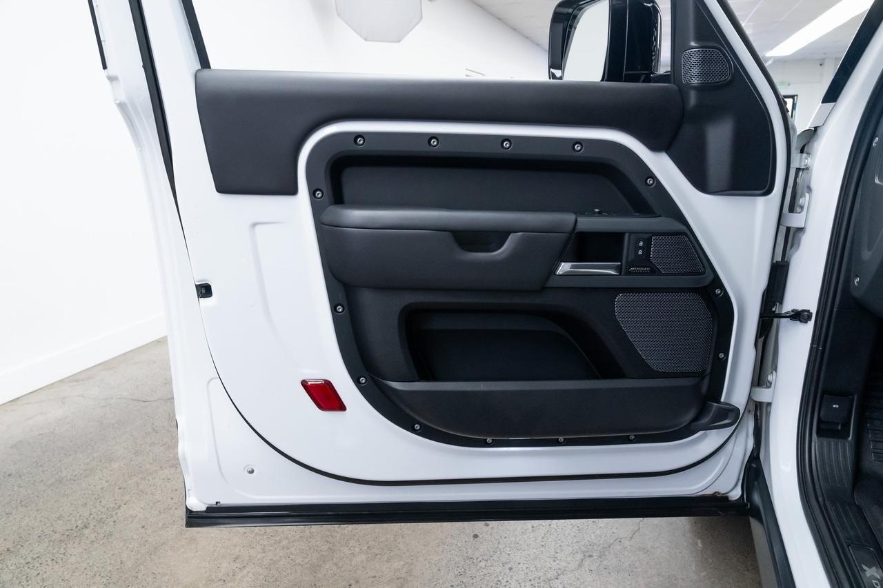 2023 Land Rover Defender 90 X-Dynamic SE Vented Seats Meridian Audio Panoramic Moonroof Portland OR