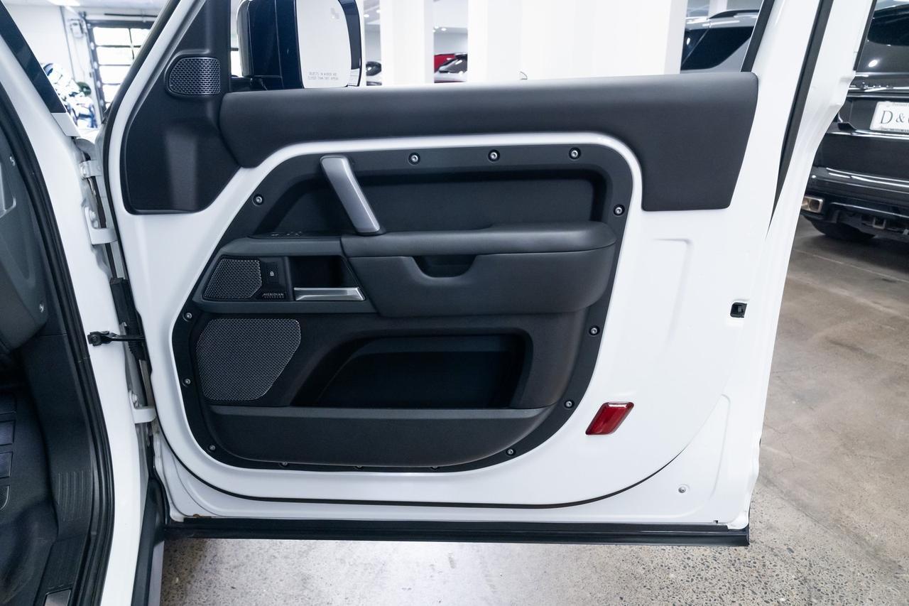 2023 Land Rover Defender 90 X-Dynamic SE Vented Seats Meridian Audio Panoramic Moonroof Portland OR