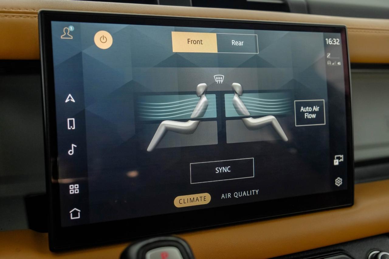 2023 Land Rover Defender S AWD BLIND SPOT ASSIST LANE KEEP ASSIST EMERGENCY BRAKING NAVIG Carrollton TX