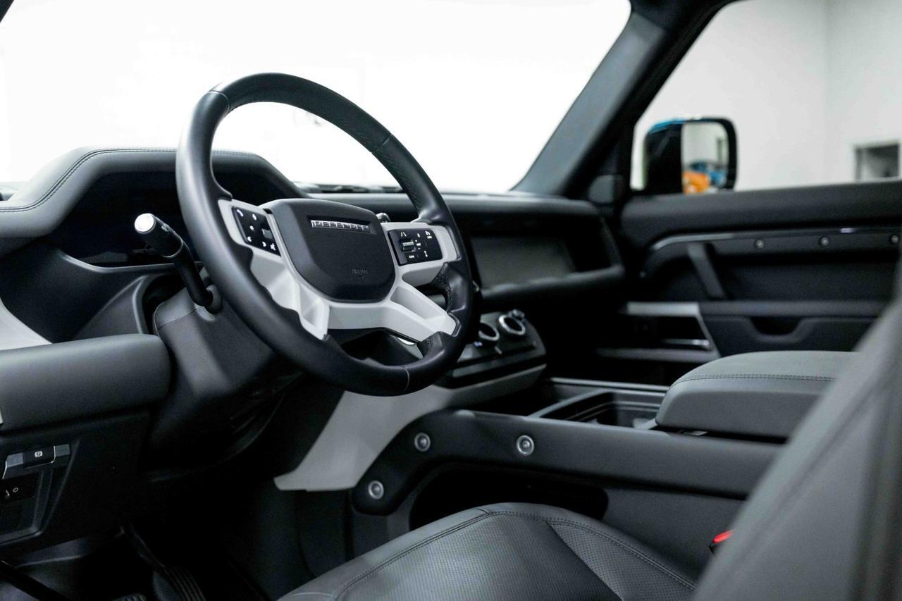 2023 Land Rover Defender SE