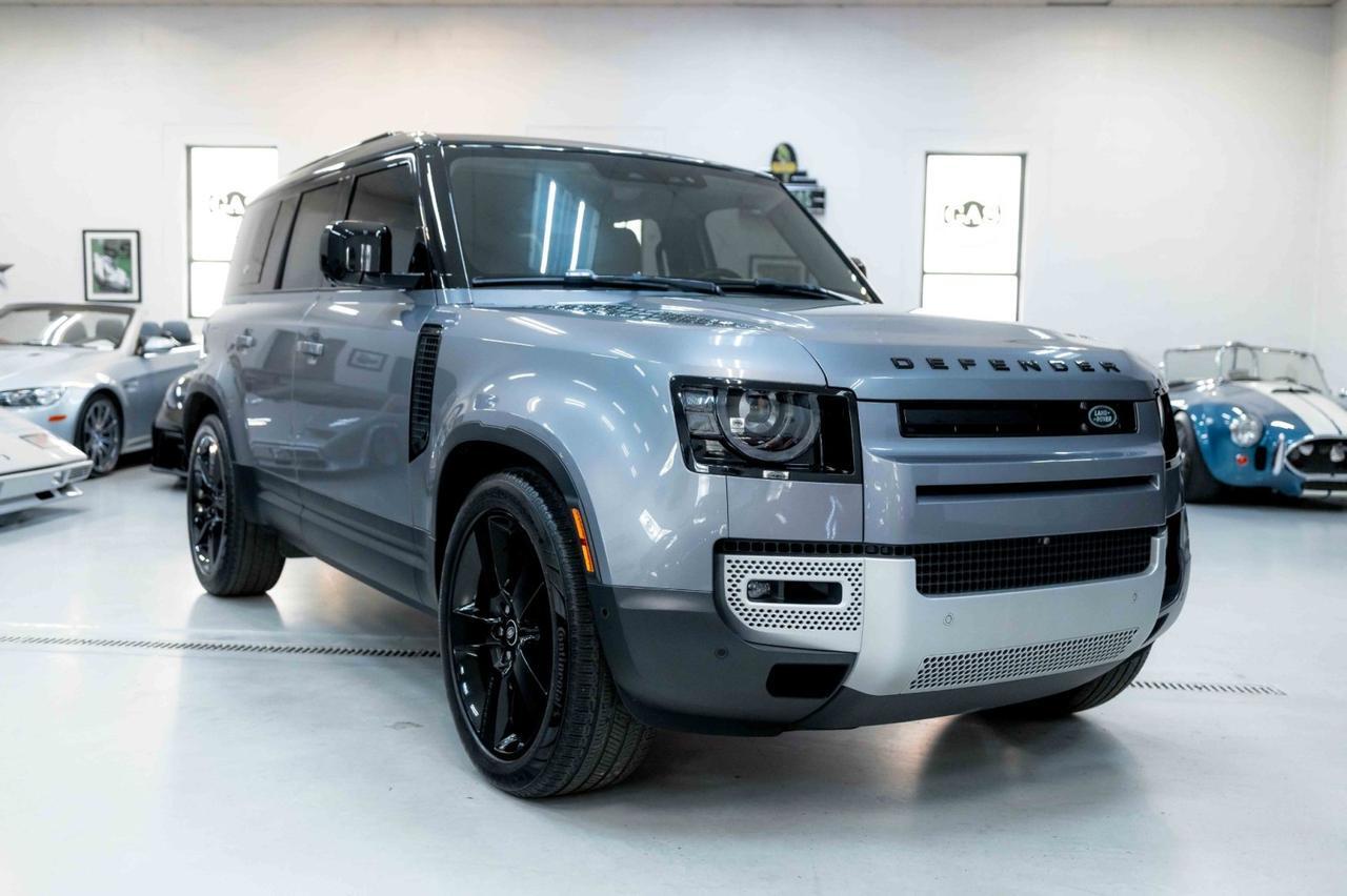 2023 Land Rover Defender SE photo 4